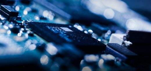 微觀半導體晶片電路圖：展示 2026 旗艦處理器內部的 SRAM 緩存單元與 NPU 核心佈局